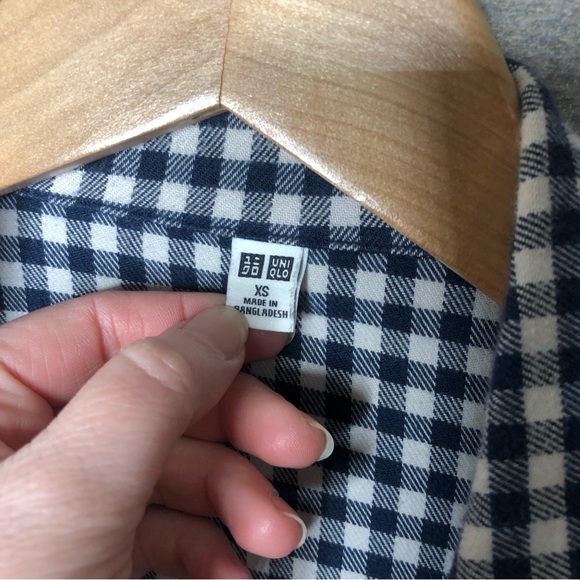 Uniqlo blue white plaid button up flannel shirt - Picture 2 of 3